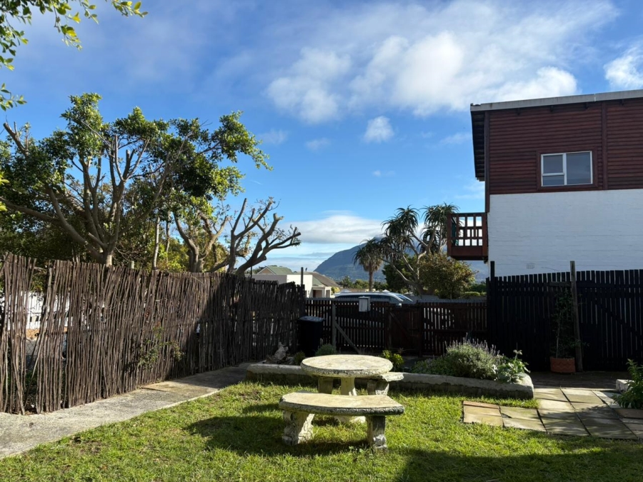 To Let  Bedroom Property for Rent in Capri Western Cape